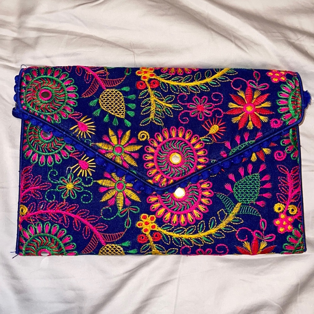 Beautiful multicolored clutch/crossbody w/gold chain,snap closure,inside pocket